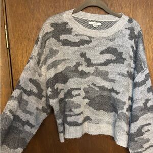 American Eagle Gray Camo Women's Sweater